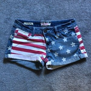 Hot Kiss stars & stripes shorts, size 3